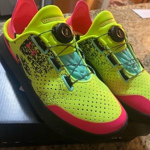 NIB Under Armour slipspeed Mens 8/womens 9.5
